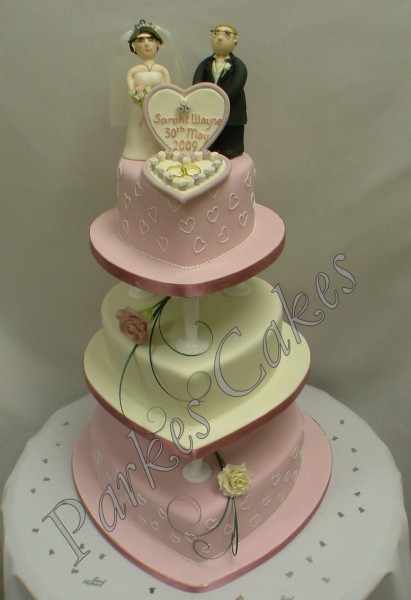 3 tier heart wedding cake (411 x 600)